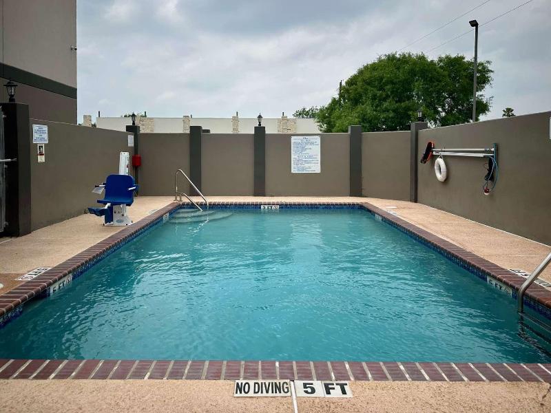 Motel 6 Mission Tx image