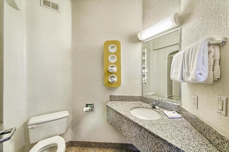 Motel 6 Mission Tx image