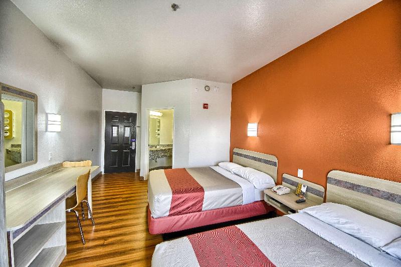 Motel 6 Mission Tx image