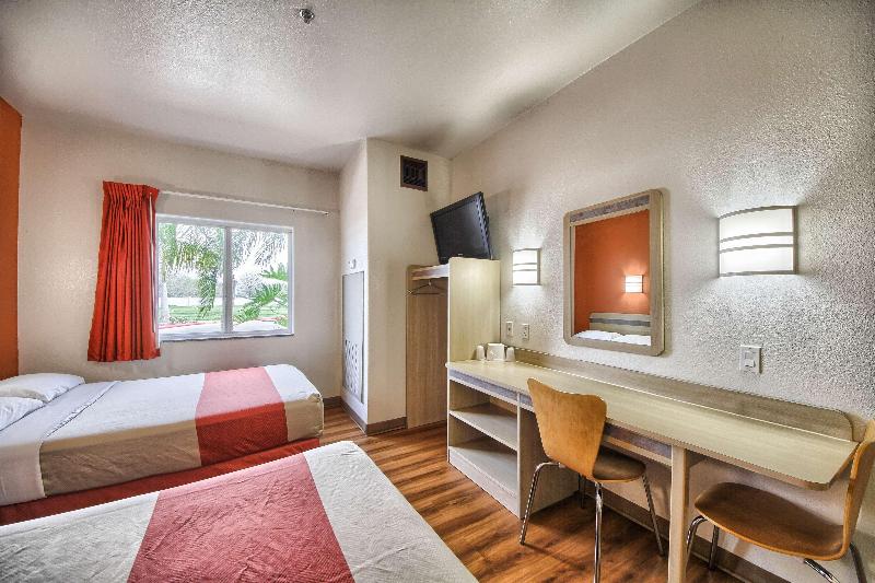Motel 6 Mission Tx image