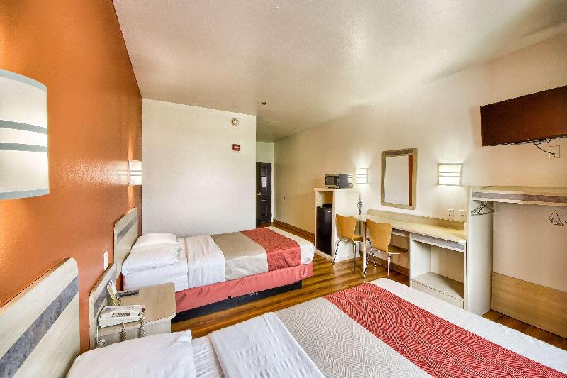 Motel 6 Mission Tx image