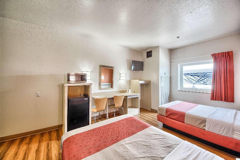 Motel 6 Mission Tx image