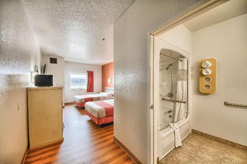 Motel 6 Mission Tx image