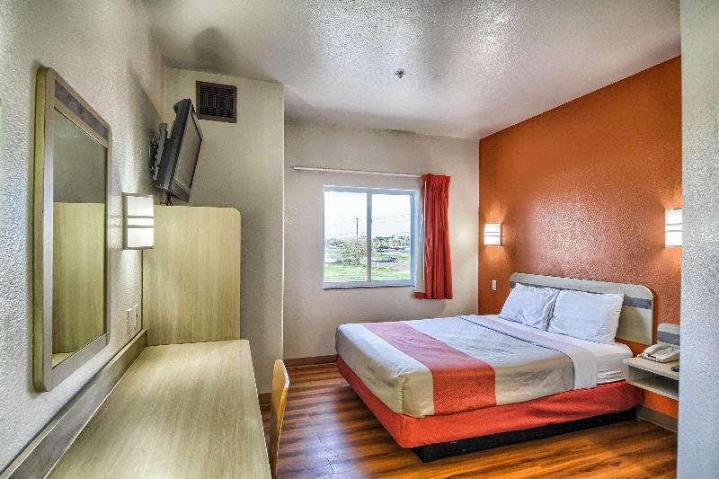 Motel 6 Mission Tx image