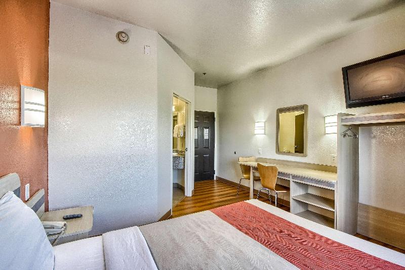Motel 6 Mission Tx image