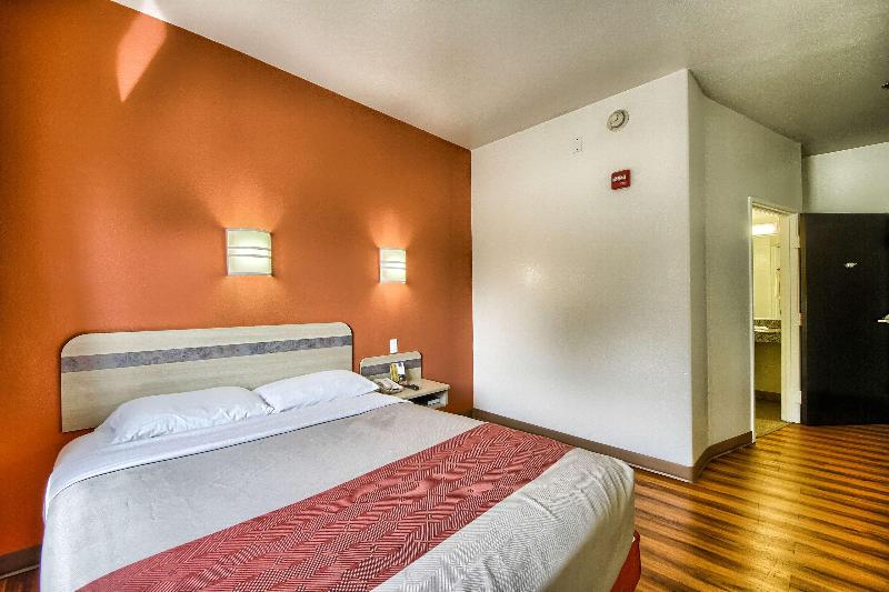 Motel 6 Mission Tx image