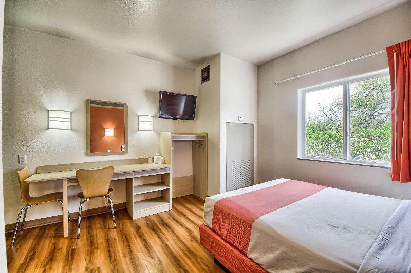 Motel 6 Mission Tx image