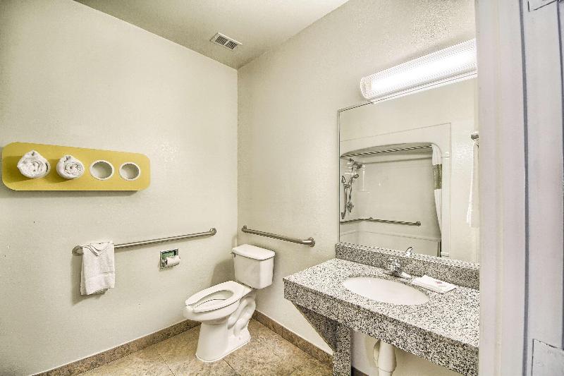 Motel 6 Mission Tx image