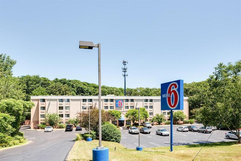 Motel 6 Milford image