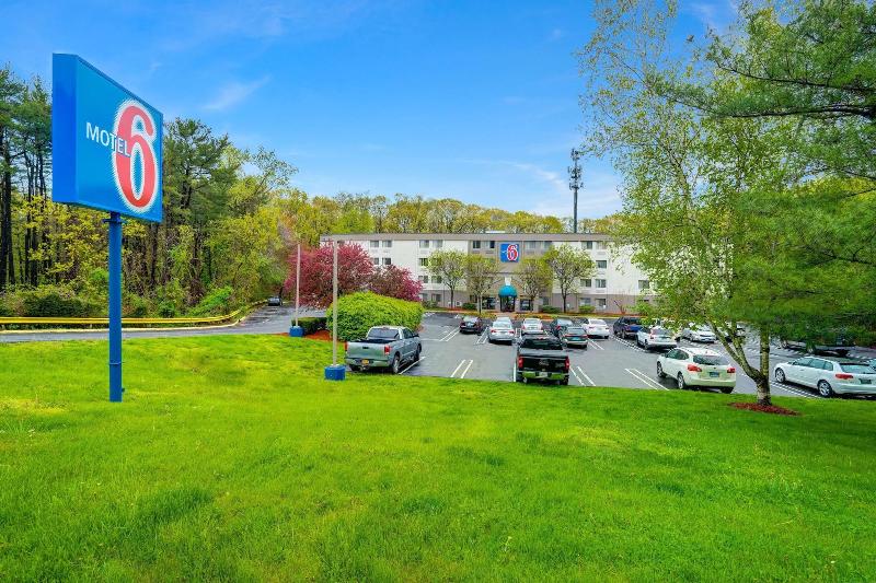Motel 6 Milford image
