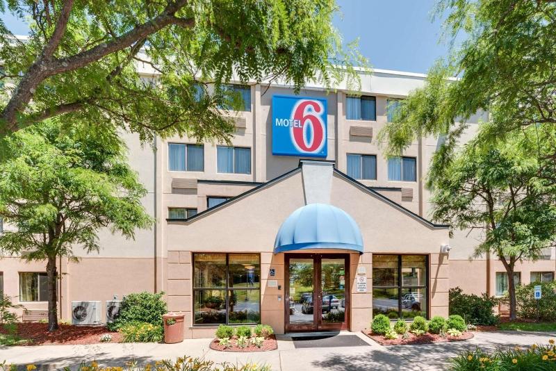 Motel 6 Milford image