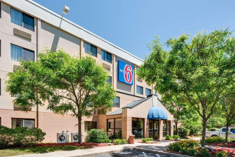 Motel 6 Milford image