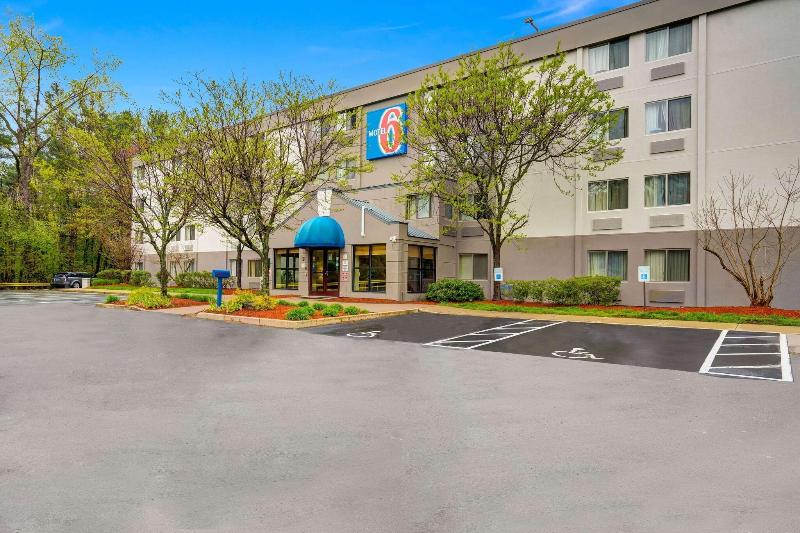 Motel 6 Milford image
