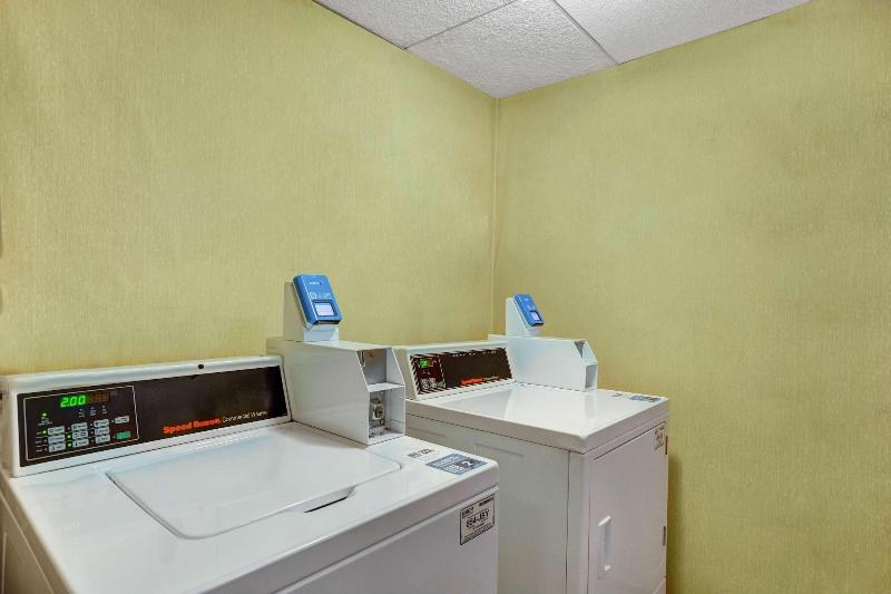 Motel 6 Milford image