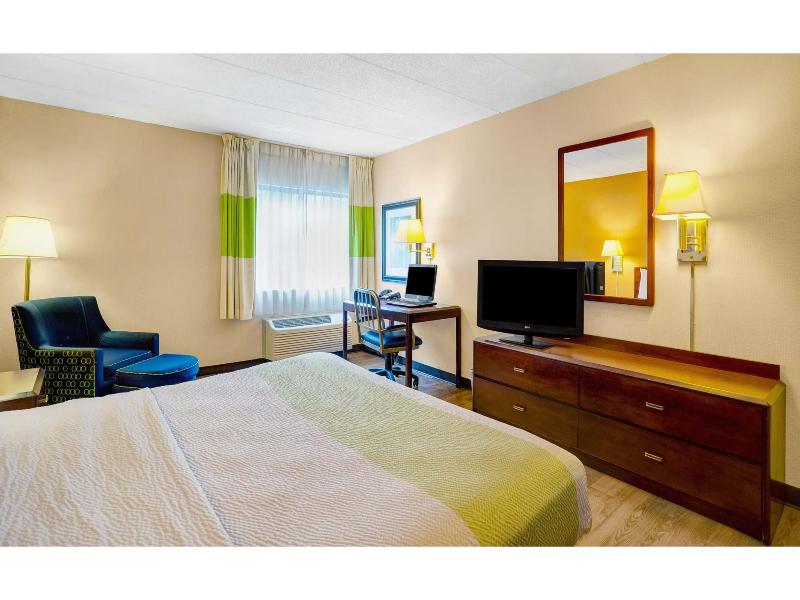 Motel 6 Milford image
