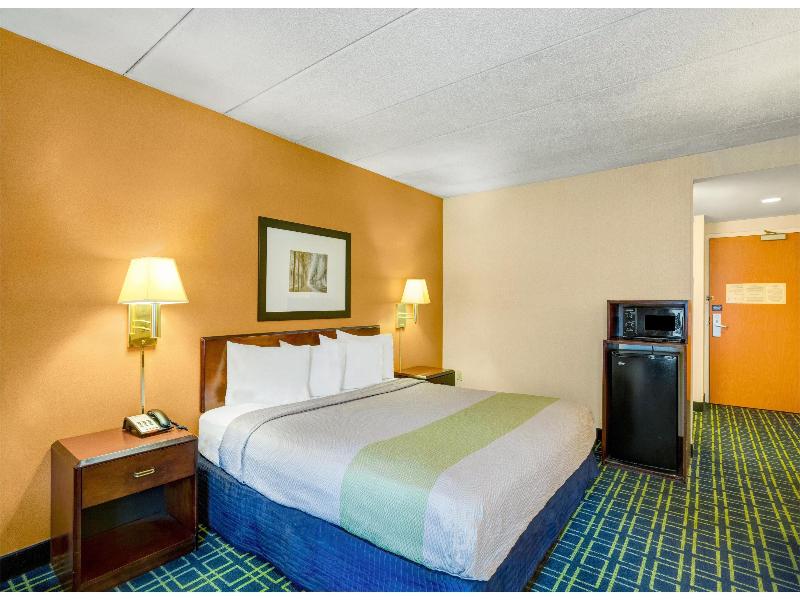 Motel 6 Milford image