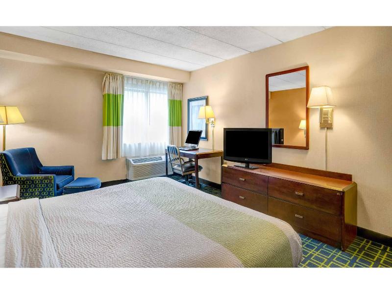 Motel 6 Milford image