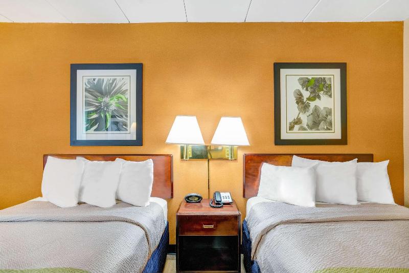 Motel 6 Milford image
