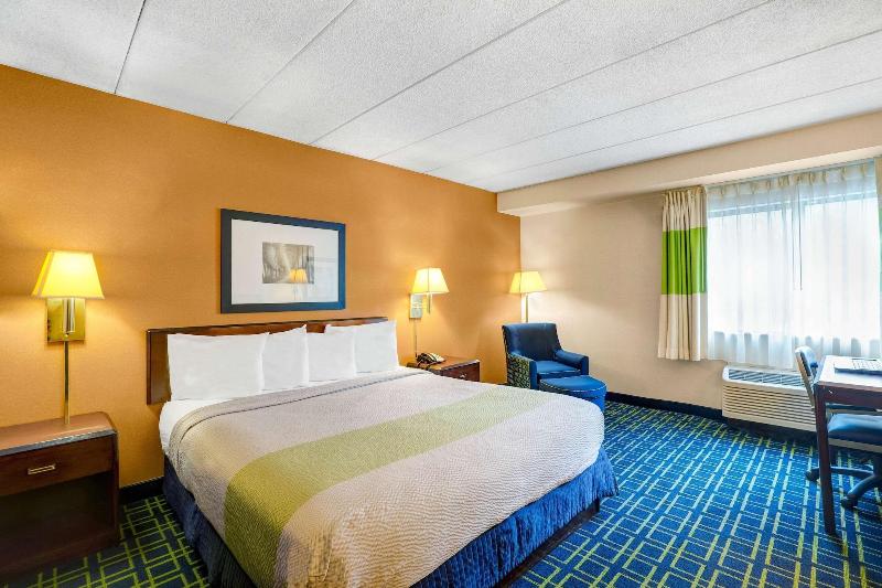 Motel 6 Milford image