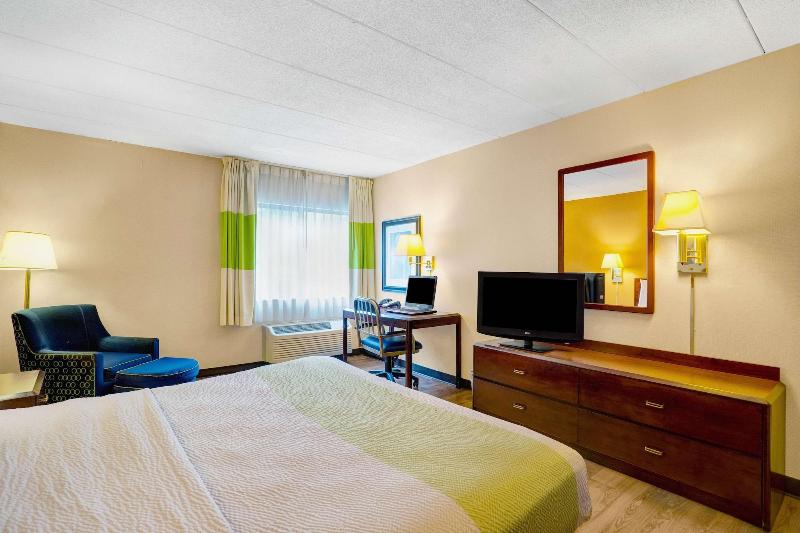 Motel 6 Milford image