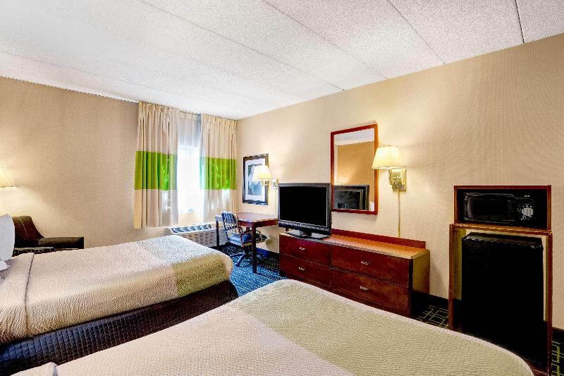 Motel 6 Milford image
