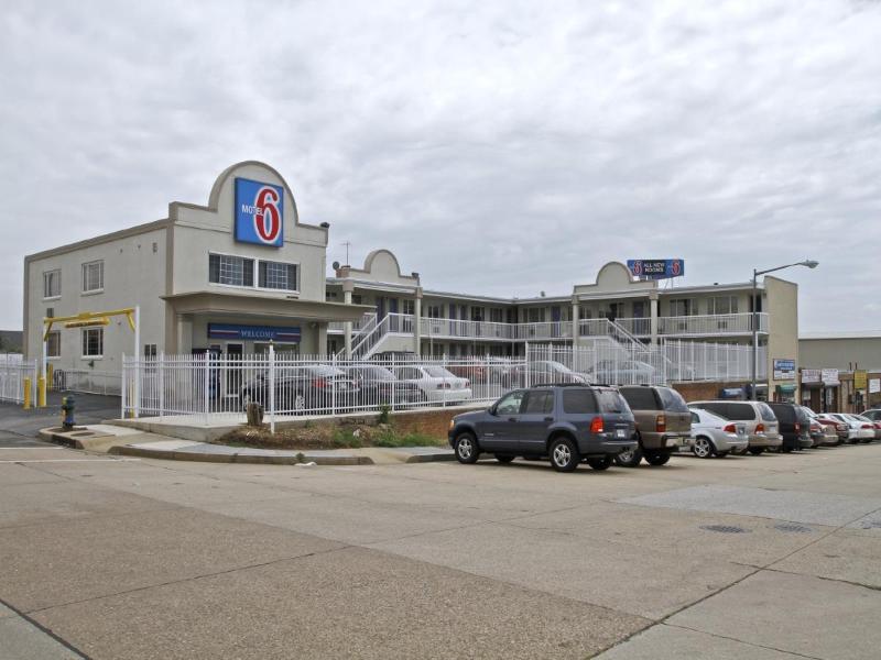Motel 6 Washington Dc Convention Center - Image 3