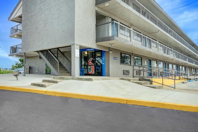 Motel 6 York image