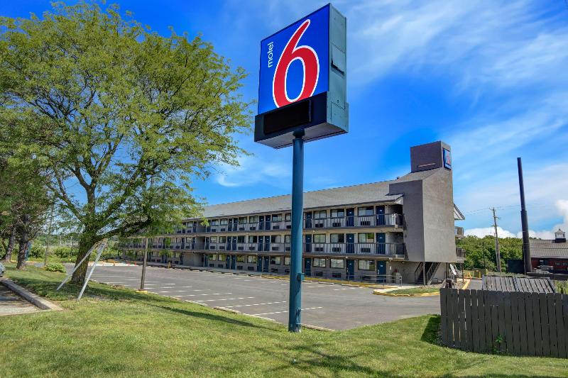 Motel 6 York image