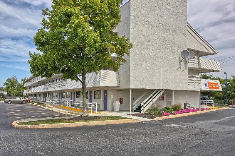 Motel 6 York image