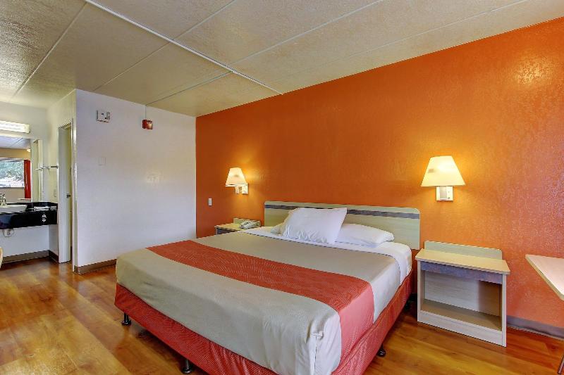 Motel 6 York image