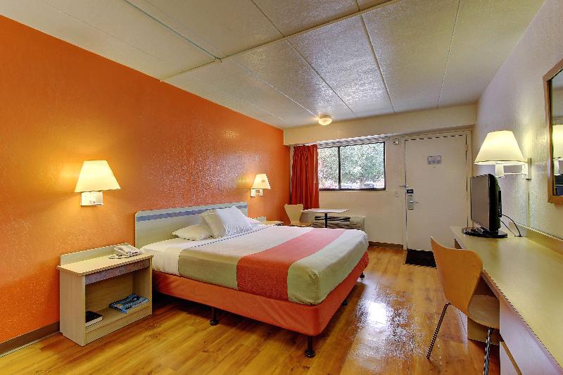 Motel 6 York image