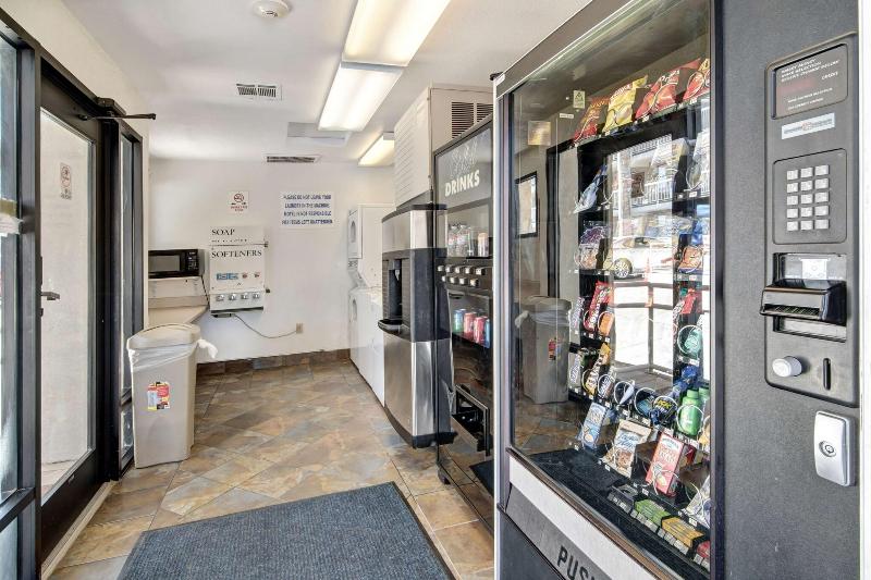 Motel 6 Dallas Galleria - Image 2