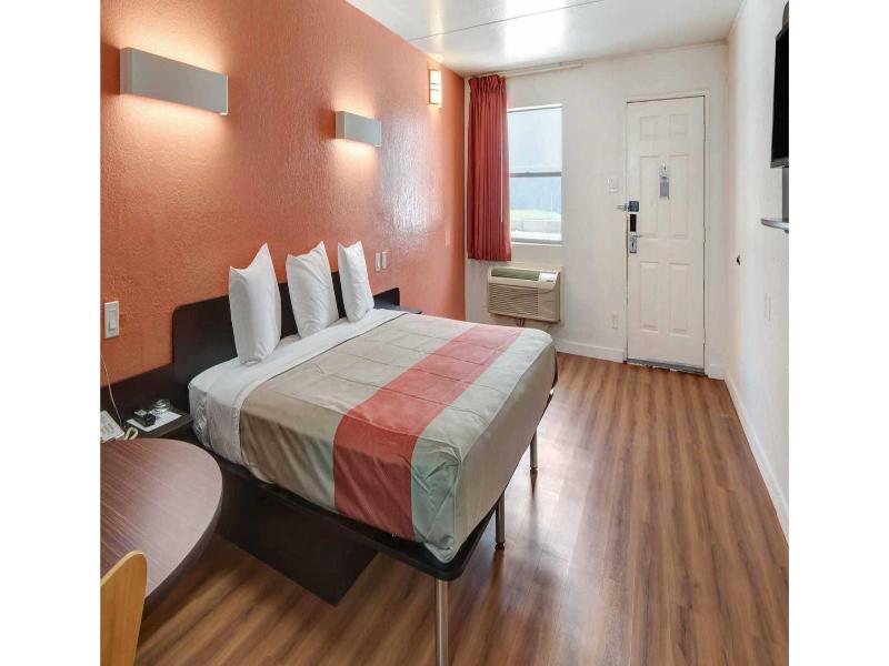 Motel 6 Dallas, Tx - Forest Lane image