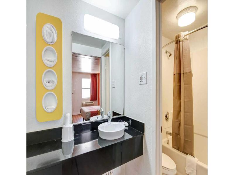 Motel 6 Dallas, Tx - Forest Lane image