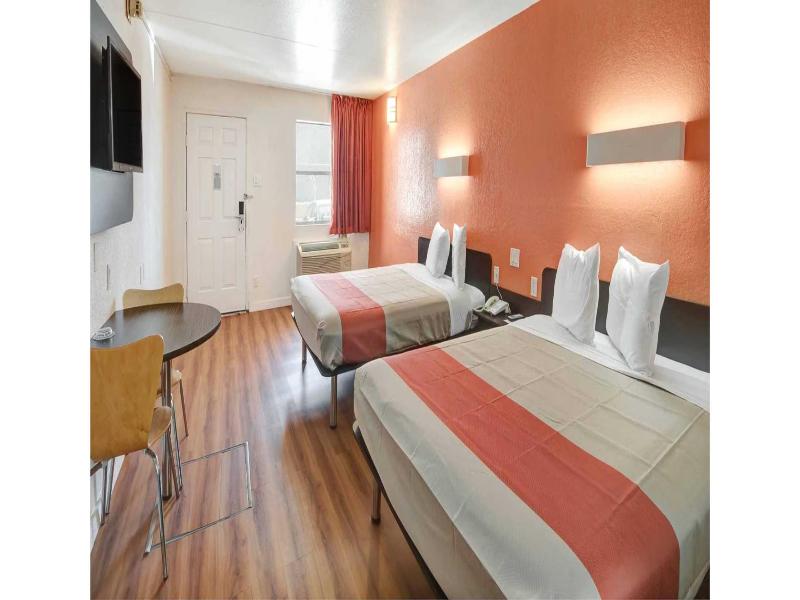 Motel 6 Dallas, Tx - Forest Lane image