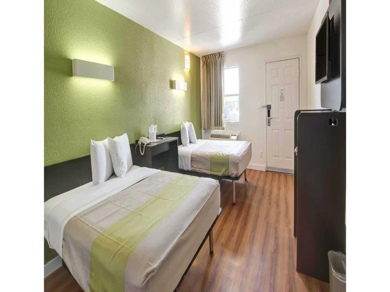 Motel 6 Dallas, Tx - Forest Lane image