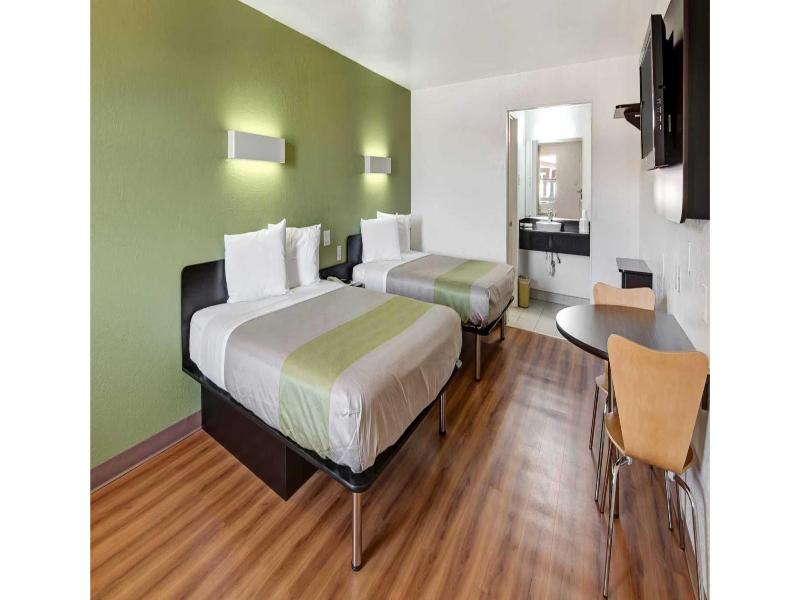 Motel 6 Dallas, Tx - Forest Lane image