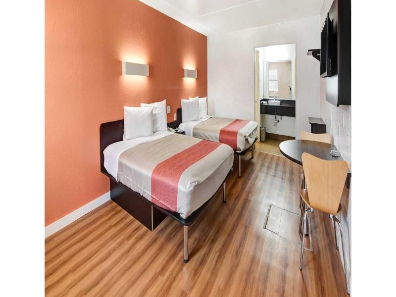 Motel 6 Dallas, Tx - Forest Lane image