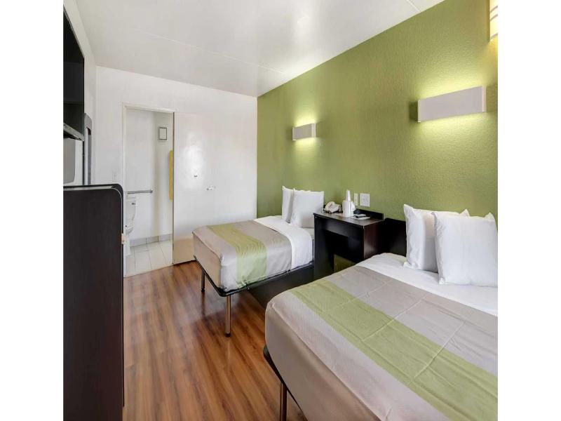 Motel 6 Dallas, Tx - Forest Lane image