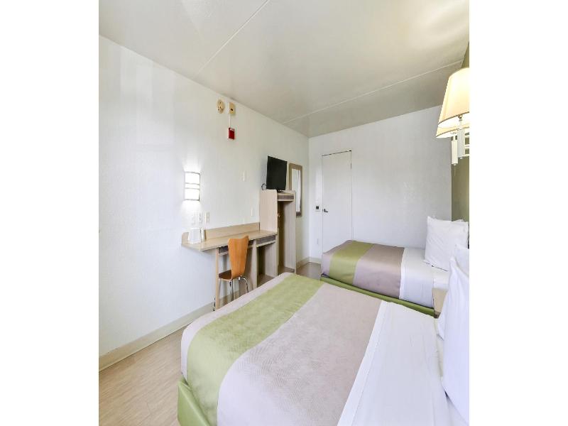 Motel 6 Dallas, Tx - Forest Lane image