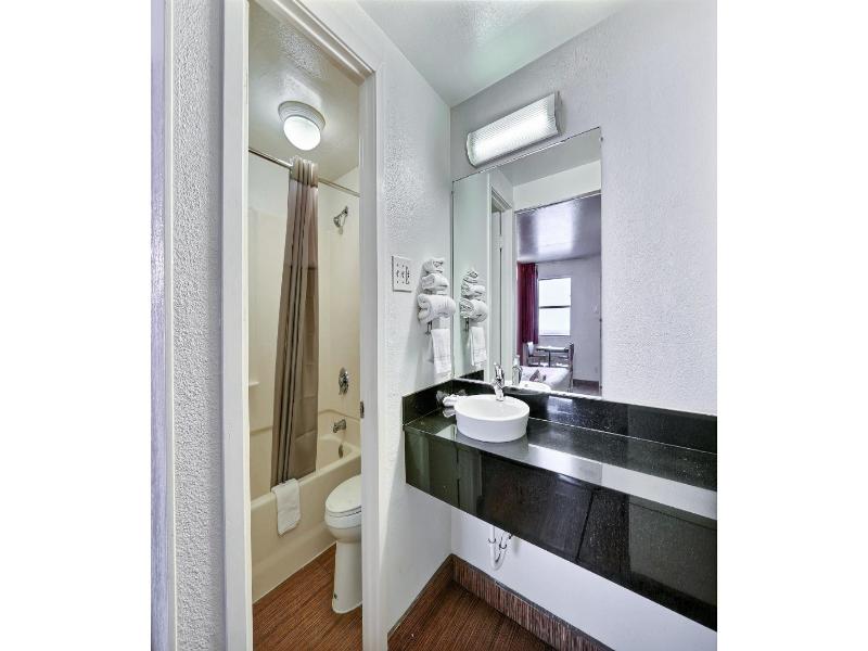 Motel 6 Dallas, Tx - Forest Lane image