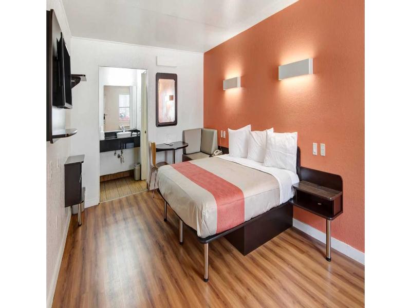 Motel 6 Dallas, Tx - Forest Lane image