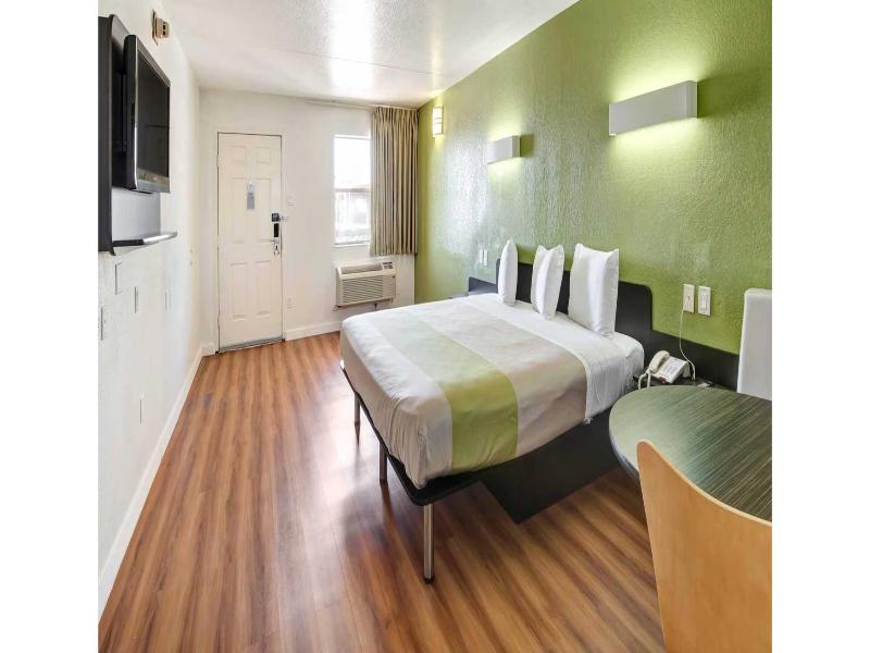 Motel 6 Dallas, Tx - Forest Lane image