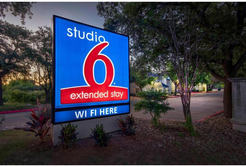 Studio 6 Austin, TX - Midtown