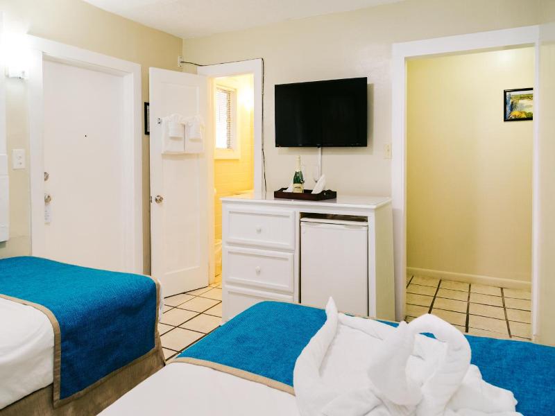 Seashell Motel Key West Hostel — exterior view