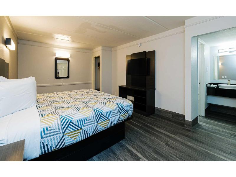 Motel 6-Baytown, TX - Garth Rd GA image