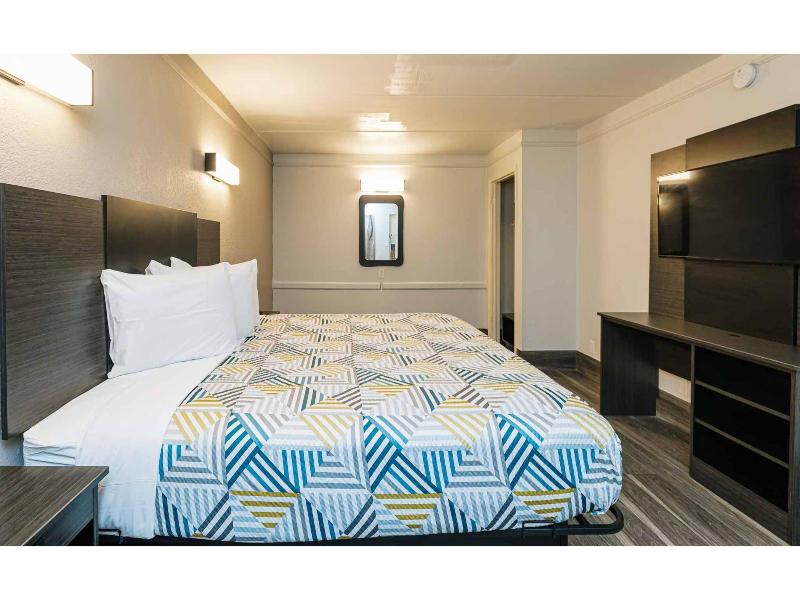 Motel 6-Baytown, TX - Garth Rd GA image