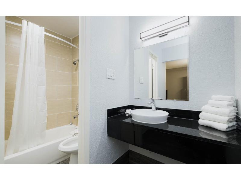Motel 6-Baytown, TX - Garth Rd GA image