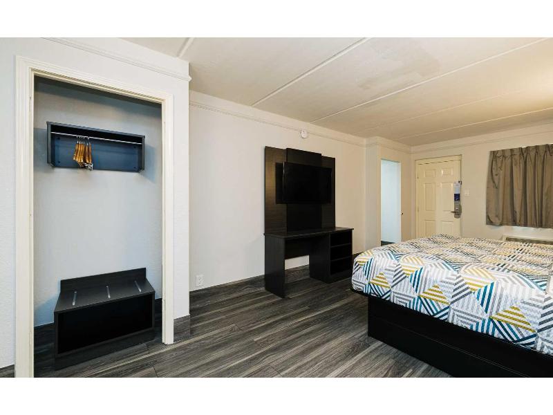 Motel 6-Baytown, TX - Garth Rd GA image