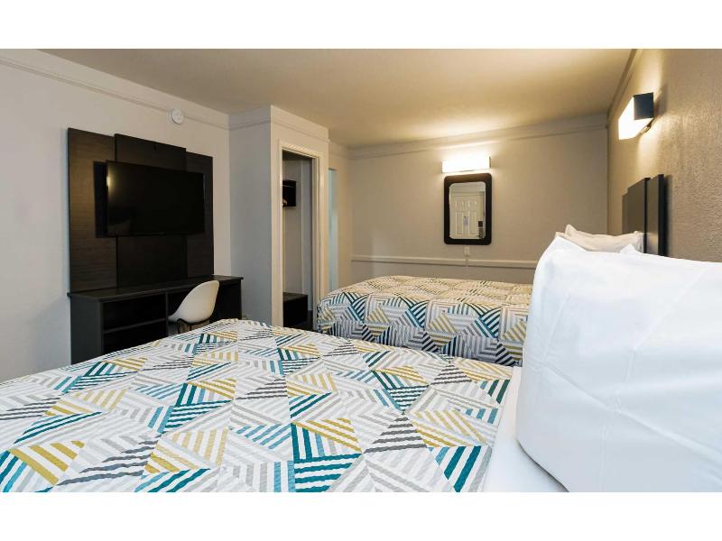 Motel 6-Baytown, TX - Garth Rd GA image